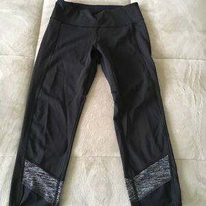 Lululemon crop with mesh detailing sz 4